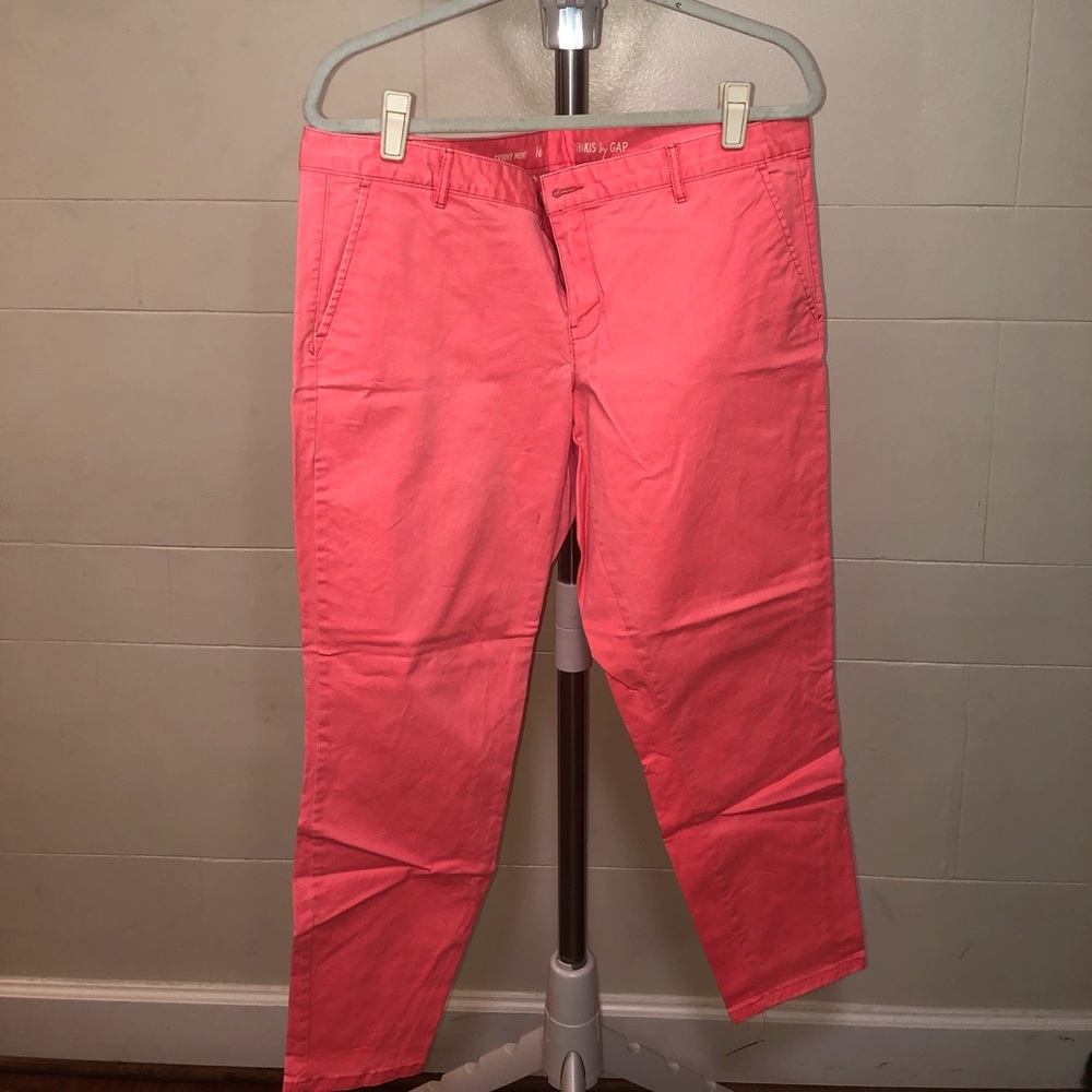 Pink cropped pants